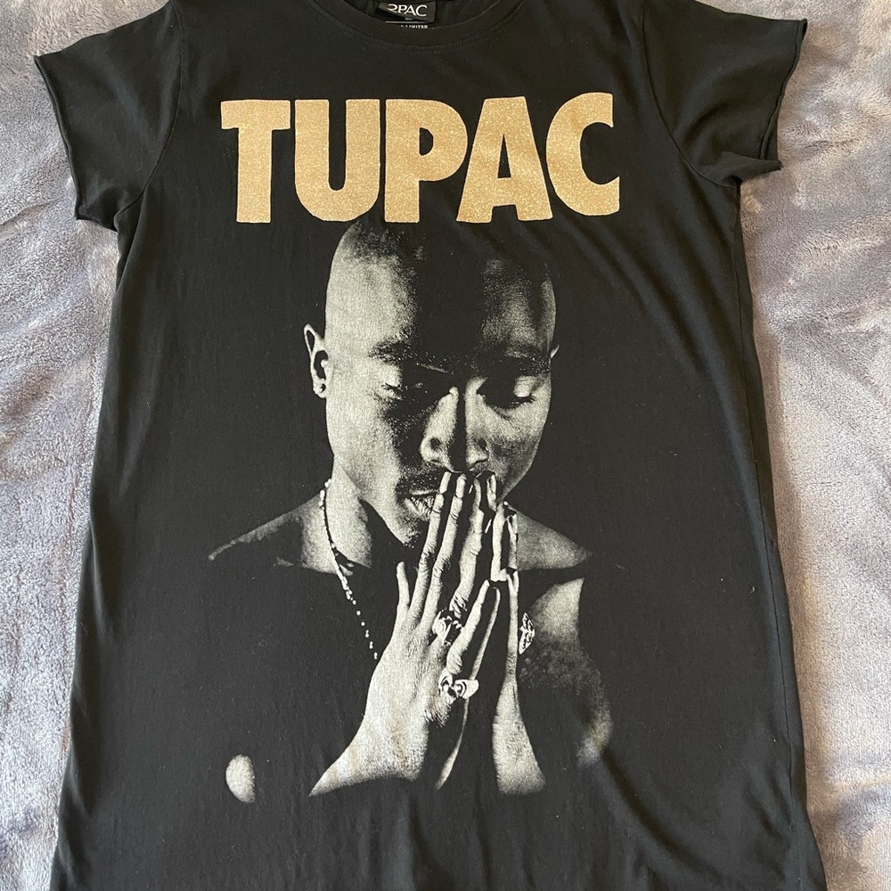 Tupac T Shirt 
Selves cut 
Men’s Tagged S fits M